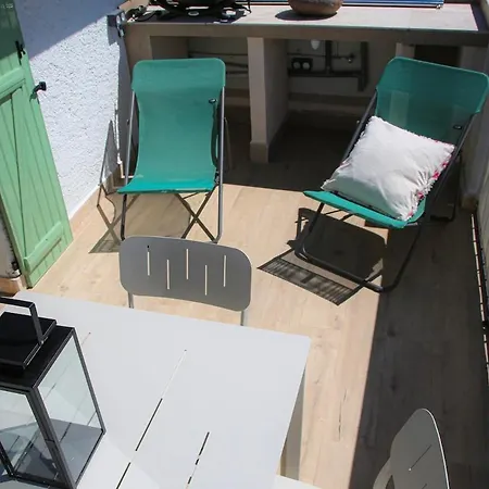 3p Avec Terrasse Dans La Vieille Антиб