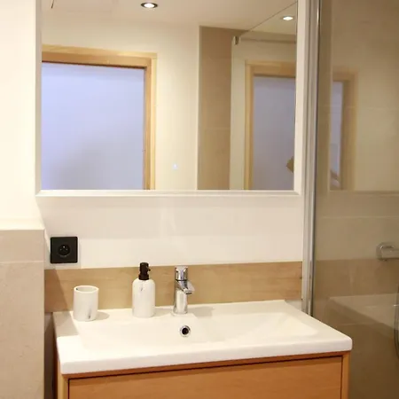 Апартаменты 3p Avec Terrasse Dans La Vieille Антиб