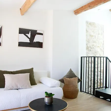 3p Avec Terrasse Dans La Vieille * Антиб